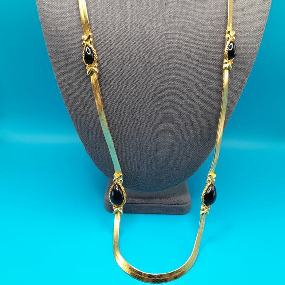 Vintage Herringbone Chain Necklace, Black Teardrop Cabochons, Vintage Jewelry - Picture 2 of 11